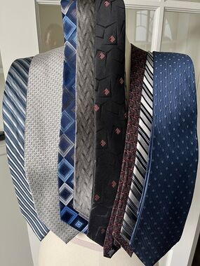 Mixed Men's 100% Silk Tie Lot (8) - Blue, Gray, Black, Silver Red